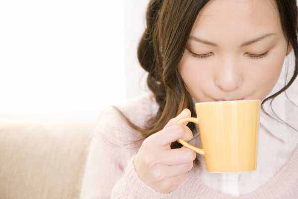 Drinking hot water helps clear nasal congestion and throat