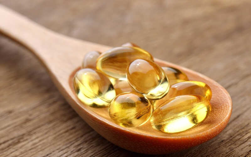 Dầu gan cá là một trong những thực phẩm có thể thay thế vitamin tổng hợp