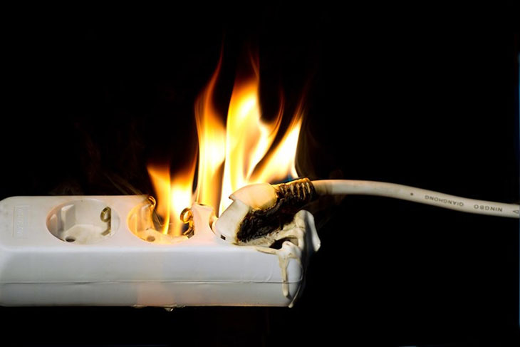 Những điều chú ý khi sử dụng đồ điện trong nhà để tránh gây cháy nổ