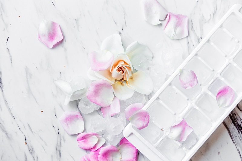 Lau mặt bằng nước đá