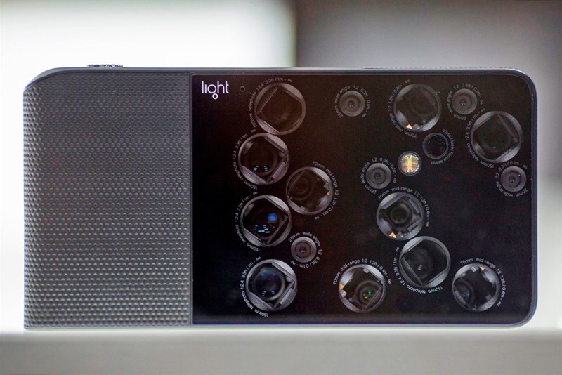 Hé lộ giá bán của flagship Nokia 9 tích hợp camera đa ống kính Hé lộ giá bán của flagship Nokia 9 tích hợp camera đa ống kính