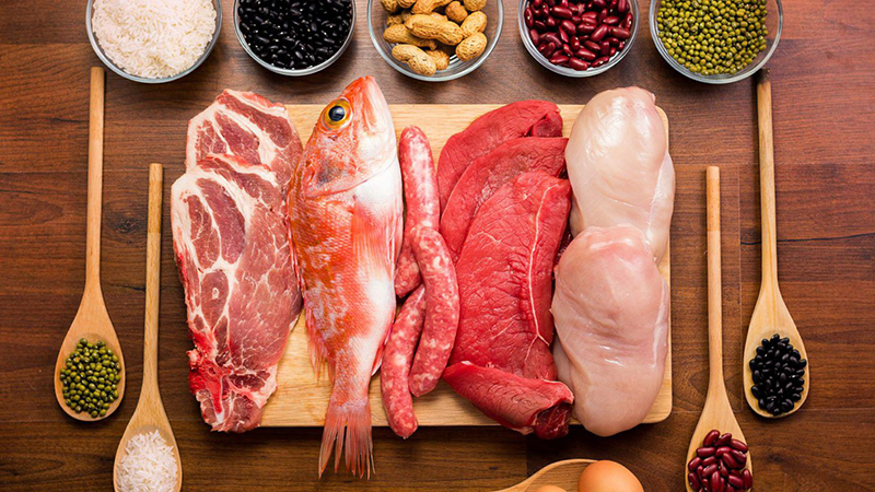 Cần bổ sung thêm thịt, cá trong bữa ăn