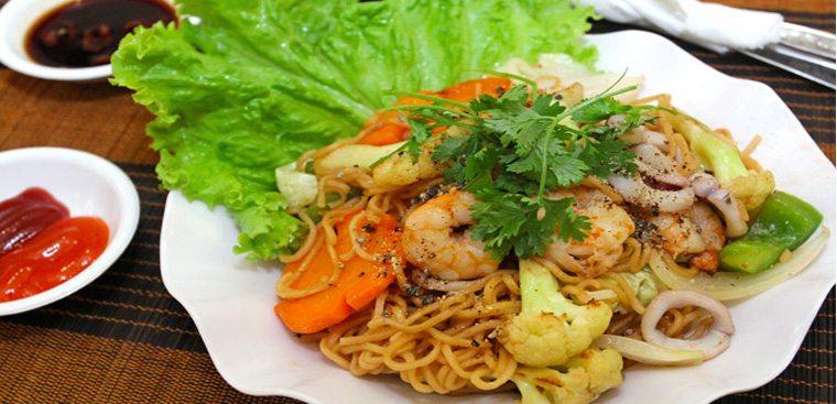 Mì xào hải sản