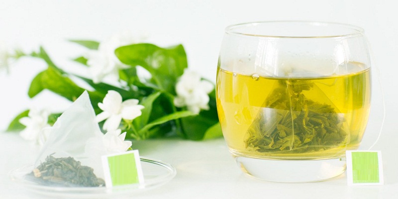 Trà túi lọc ngon phải cho màu nước xanh tự nhiên, mùi thơm và vị chát, ngọt dịu đặc trưng của trà.