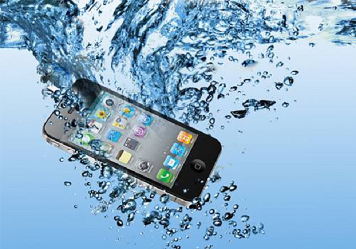 Sơ cứu nhanh khi điện thoại bị rơi vào nước