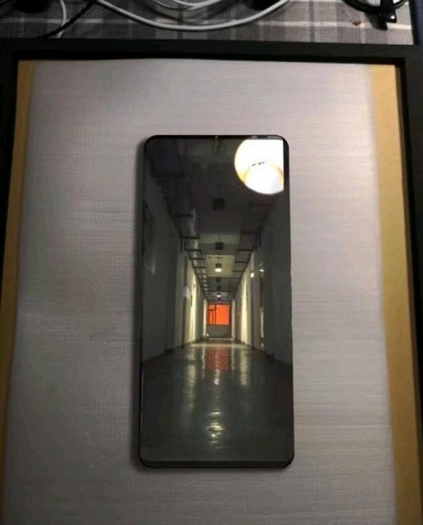 Huawei Mate 20 Pro lộ ảnh thực tế kèm cấu hình chi tiết Huawei Mate 20 Pro lộ ảnh thực tế kèm cấu hình chi tiết