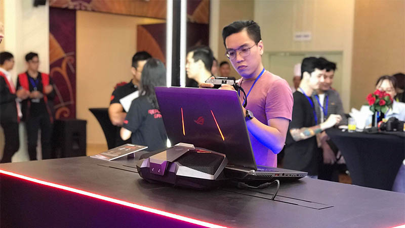 Asus ra mắt laptop gaming ROG Strix Scar II và Strix Hero II asus ra mat laptop gaming 8 800x452 - Asus ra mắt laptop gaming ROG Strix Scar II và Strix Hero II
