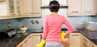 Cách vệ sinh bếp đúng cách đối với mỗi bề mặt