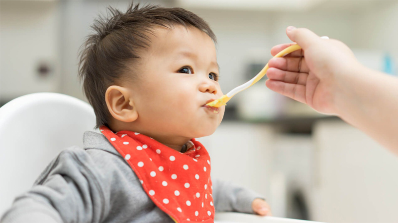 Trẻ bao nhiêu tuổi có thể ăn nho khô?