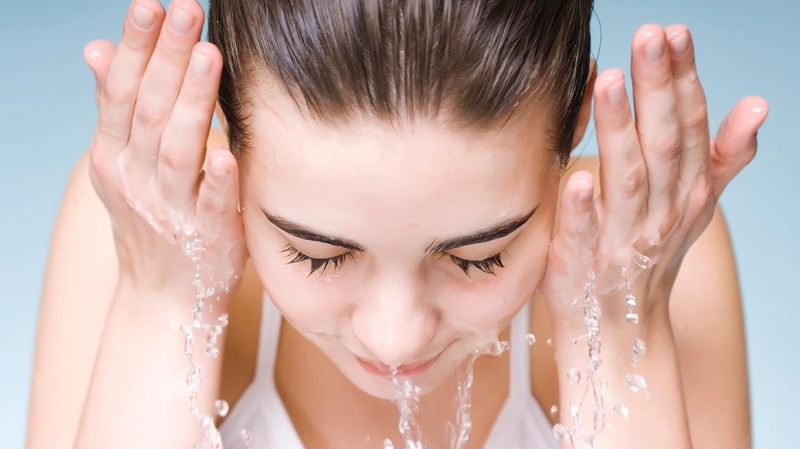 Dùng nước rửa chén rửa mặt sẽ gây hại cho da