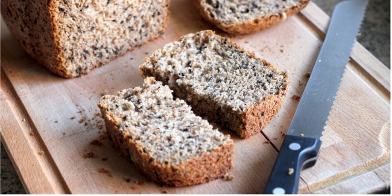 Bánh mì nguyên cám rất giàu chất xơ, các dưỡng chất có lợi và chỉ số đường huyết thấp giúp tốt cho người đang giảm cân