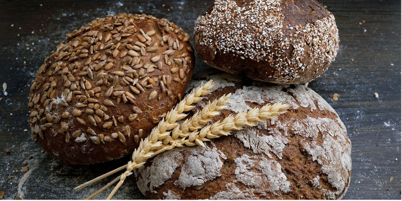 Bánh mì hạt lanh chứa nhiều dưỡng chất như mangan, selen,... và rất thích hợp với đối tượng đang giảm cân