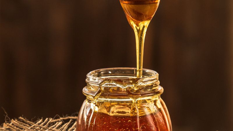Cách làm nước tẩy trang tại nhà bằng mật ong
