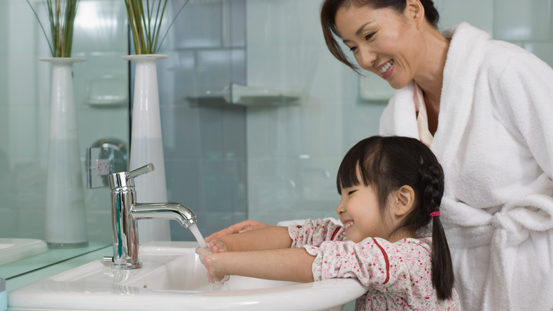 Nên kiểm soát trẻ khi sử dụng nước rửa tay Nên kiểm soát trẻ khi sử dụng nước rửa tay
