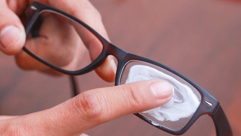 5 cách để mắt kính của bạn không bị mờ, đọng nước mỗi khi trời mưa