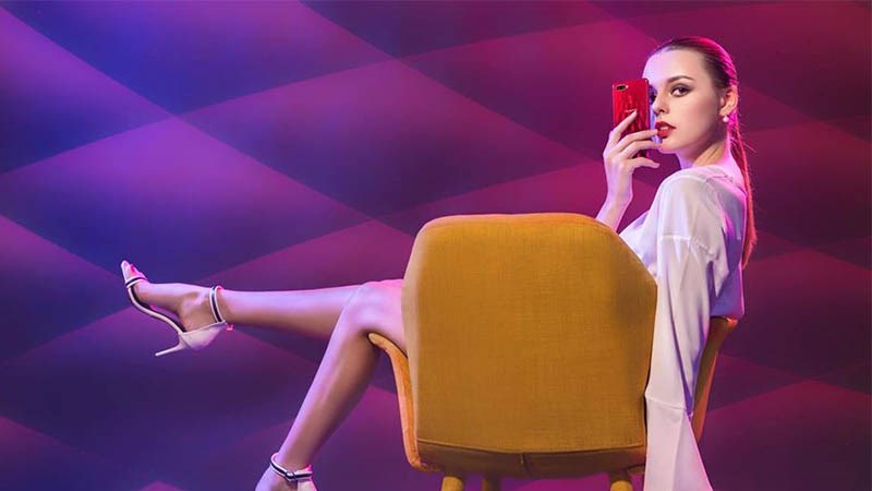 OPPO F9 ra mắt sẽ có 2 màu sắc: Đỏ Ánh Dương và Xanh Chạng Vạng