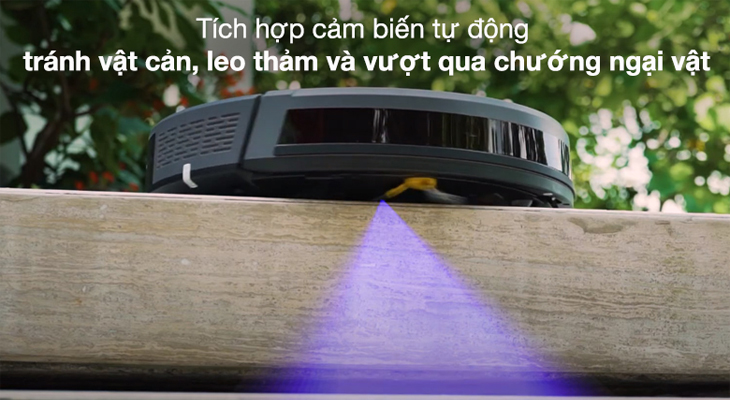 Robot hút bụi tự động điều chỉnh hướng đi