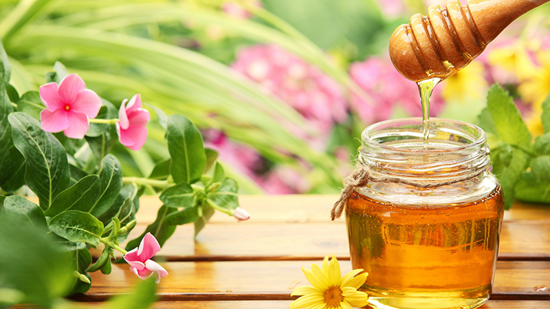 Mật ong làm da sáng lên và bật tông màu