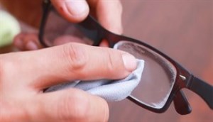 Mắt kính sẽ sáng bóng trở lại nhờ những cách này