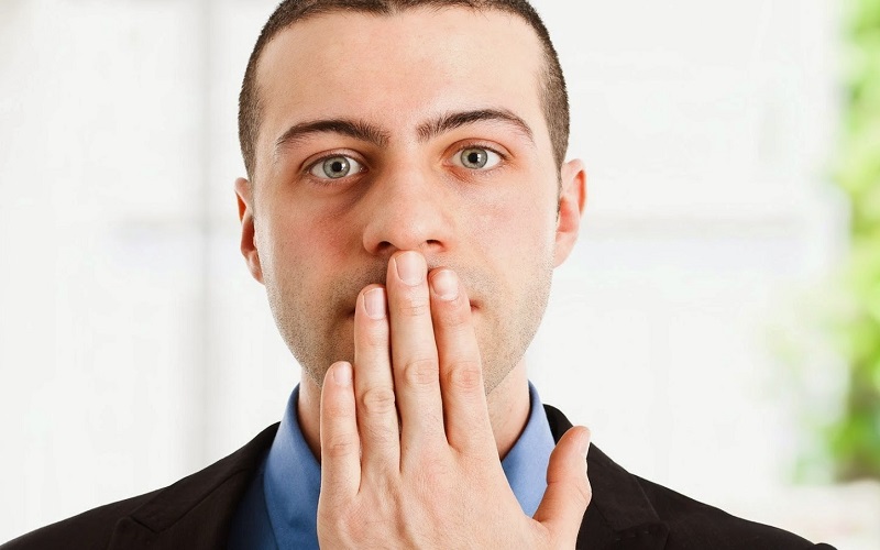 Khử mùi hôi miệng bằng rau mùi tây hay chanh