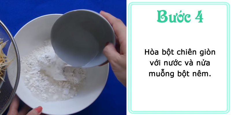 Hòa bột chiên giòn với nước và nửa muỗng bột nêm