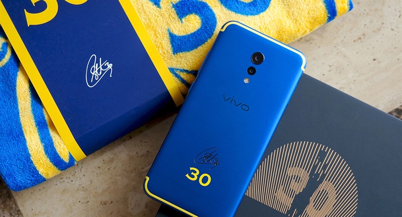 Top 10 phiên bản smartphone đặc biệt siêu ngầu trên thị trường 3