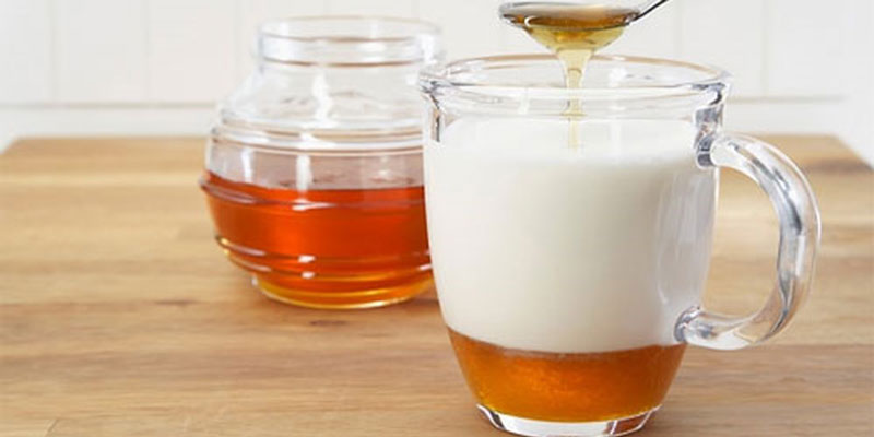 Cách pha sữa đặc và sữa tươi với mật ong để uống