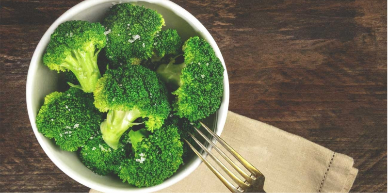 Không chỉ giàu chất xơ và vitamin, bông cải xanh còn chứa rất ít calo, giúp tạo cảm giác no lâu