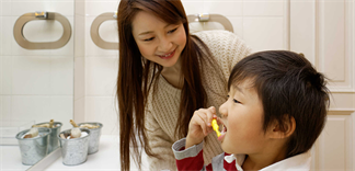 Chăm sóc răng miệng cho bé theo độ tuổi cho phù hợp