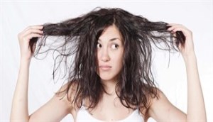 3 cách loại bỏ tóc bết dầu ngày nóng nực cho chị em phụ nữ - Tóc đẹp
