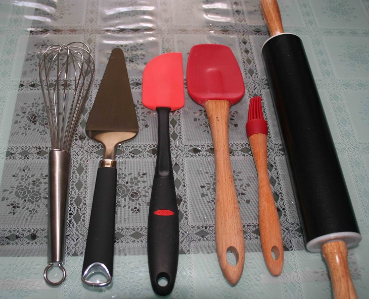Dough kneading tools are essential and indispensable in the baking process