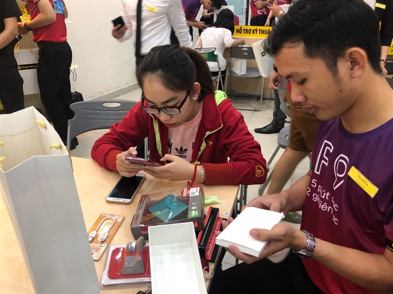 Thế Giới Di Động mở bán và giao hàng OPPO F9 cho 2 vạn khách hàng