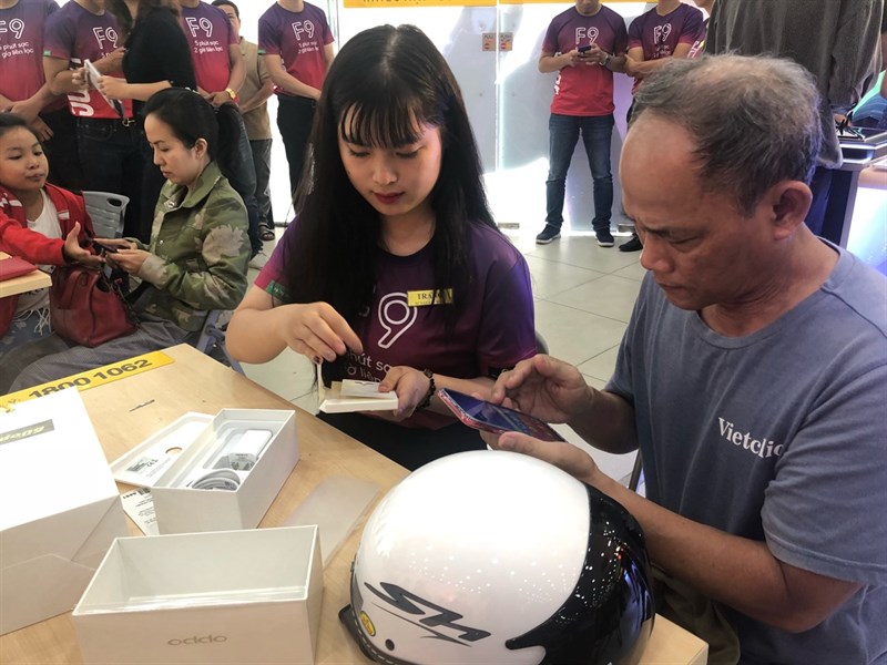 Thế Giới Di Động mở bán và giao hàng OPPO F9 cho 2 vạn khách hàng