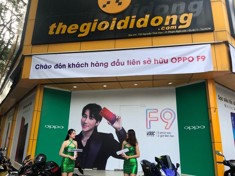 8h hôm nay (25/8), Thế Giới Di Động mở bán và giao hàng OPPO F9 cho 2 vạn khách hàng