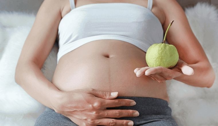 Tác dụng tuyệt vời của ổi với mẹ bầu