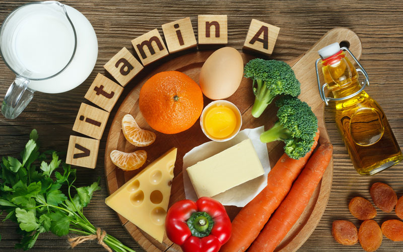 Vitamin A đóng vai trò rất quan trọng trong việc tái tạo các tế bào da, trị mụn trứng cá hiệu quả và còn giúp se khít lỗ chân lông