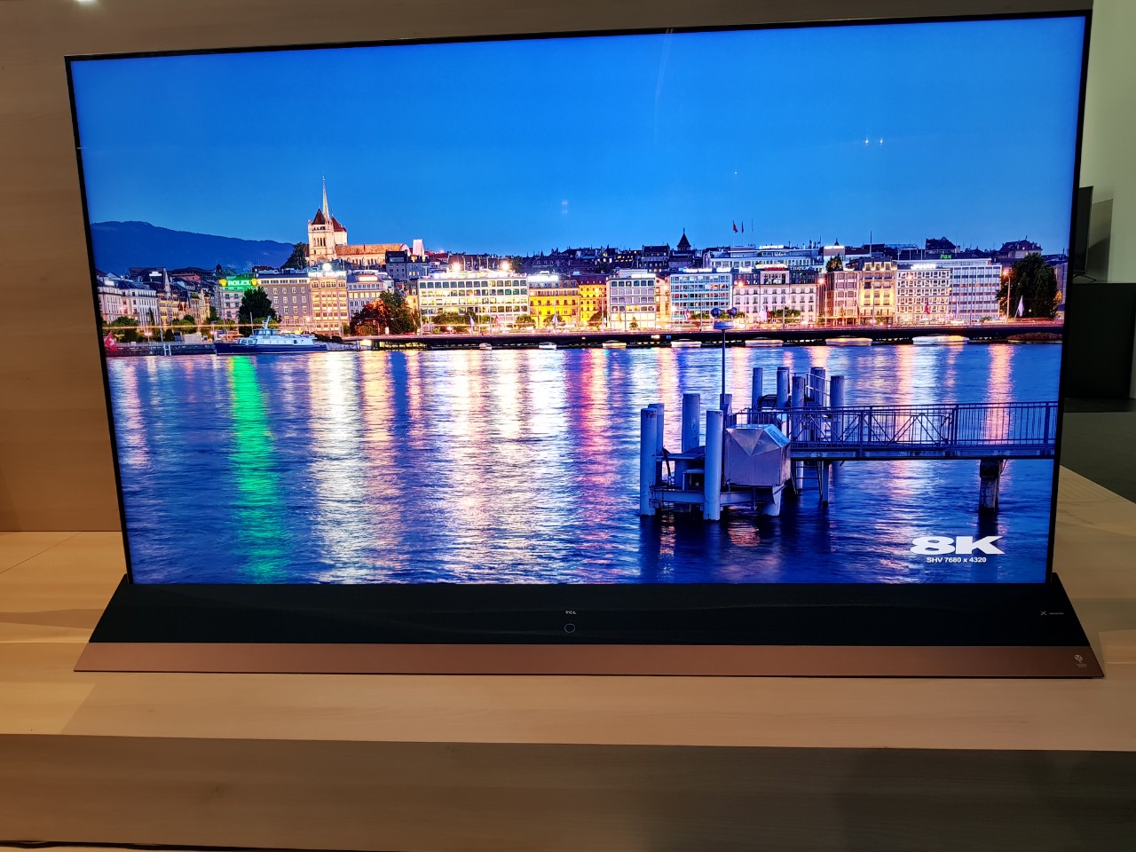 Hình ảnh thực tế chiếc tivi 75-inch TCL QLED