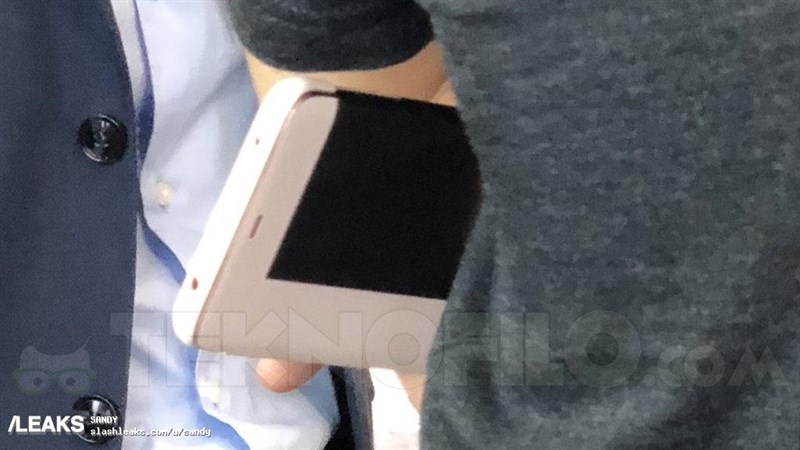 Chiếc smartphone Huawei lạ này được cho là Mate 20 hoặc Mate 20 Pro