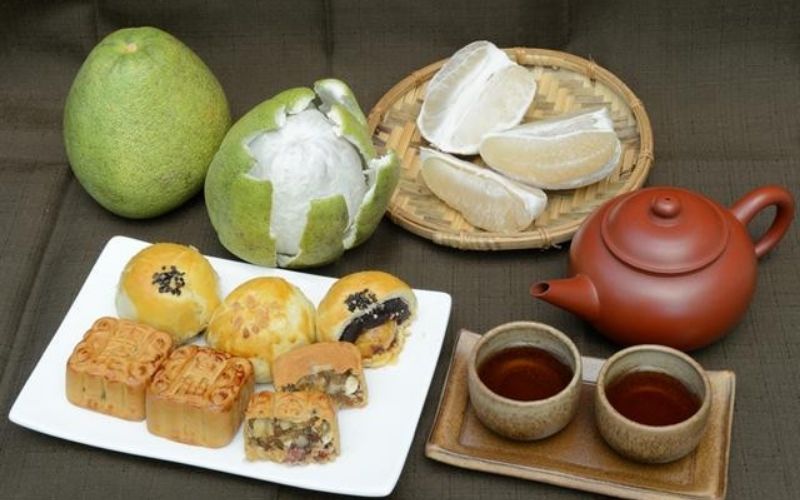 Nên ăn bánh Trung Thu cùng bưởi