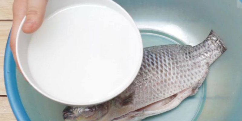 Khử mùi tanh của cá bằng sữa tươi, bạn đã thử chưa?