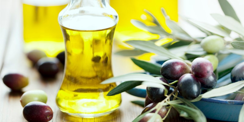Nhiệt độ của tủ lạnh khiến dầu olive chuyển từ thể lỏng sang đặc rất khó sử dụng