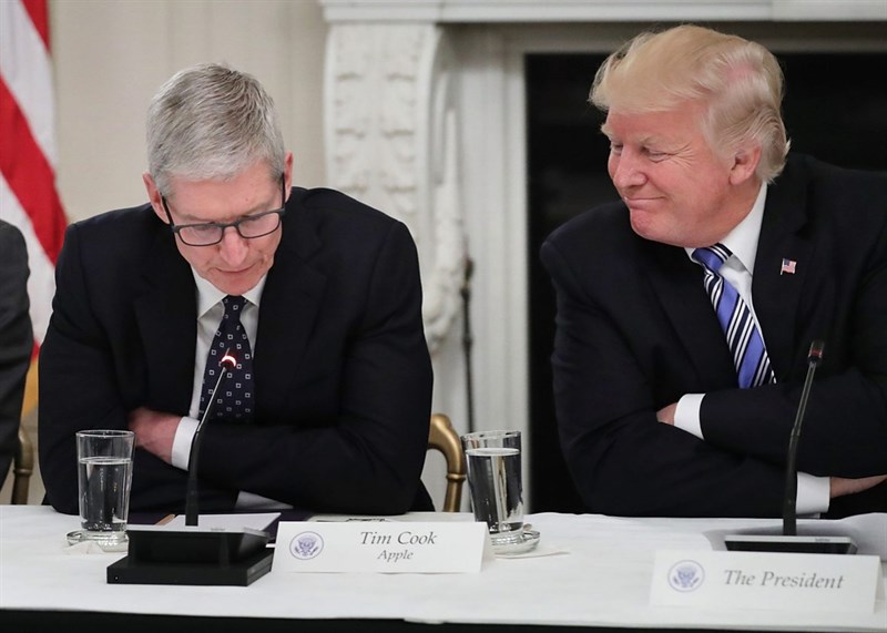 Apple: Watch, AirPods sẽ đắt hơn vì luật thuế của Trump