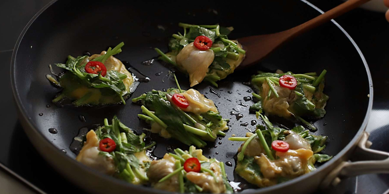 Chiên chả với lửa nhỏ, sao cho vàng đều 2 mặt