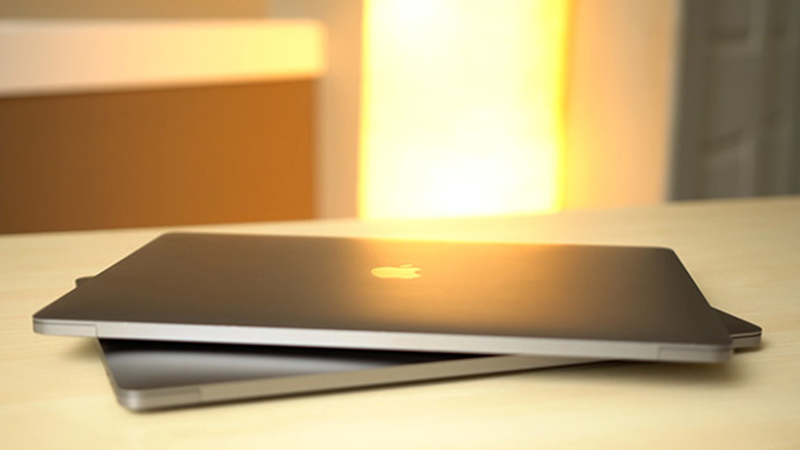 So sánh Macbook Pro 15 inch với Macbook Pro 13 inch phiên bản năm 2018 So sánh Macbook Pro 15 inch với Macbook Pro 13 inch phiên bản năm 2018