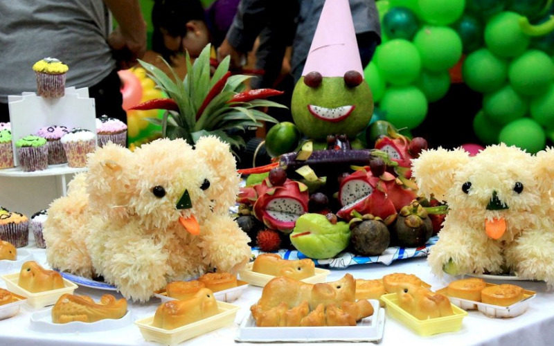 Fun and cute Mid-Autumn Festival food tray