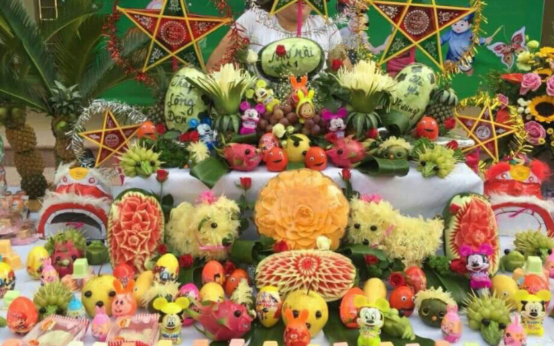 Mid-Autumn Festival food tray with fruit trimmed in the shape of flowers