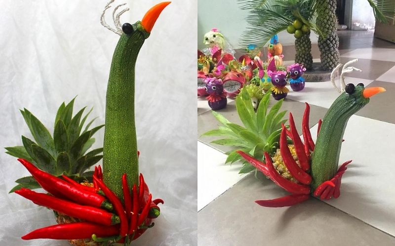 Decorate the food tray with a peacock made from bottle gourd