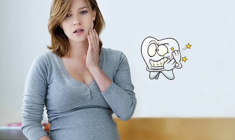 Thay đổi nột tiết tố là nguyên nhân hàng đầu khiến mẹ bầu gặp các vấn đề về răng miệng.