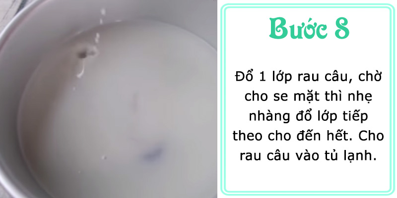 Đổ 1 lớp rau câu, chờ cho se mặt thì nhẹ nhàng đổ lớp tiếp theo cho đến hết. Cho rau câu vào tủ lạnh