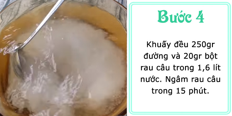 Khuấy đều 250gr đường và 20gr bột rau câu trong 1,6 lít nước. Ngâm rau câu 15 phút